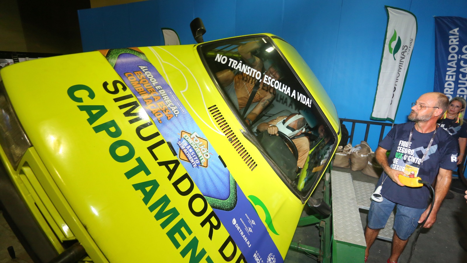 Foto do carro simulador de capotamento