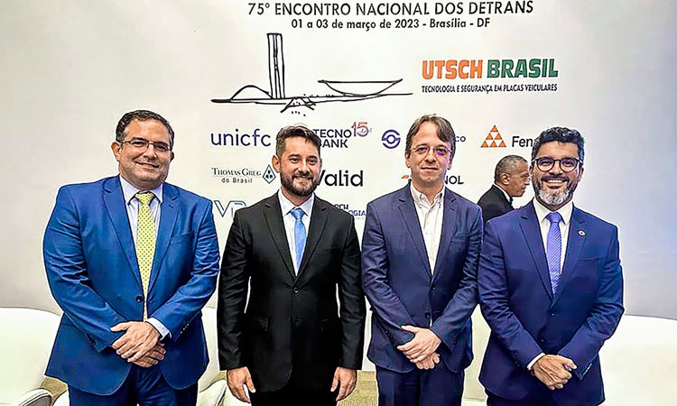 Presidente ao lado de outros Presidentes do Detran
