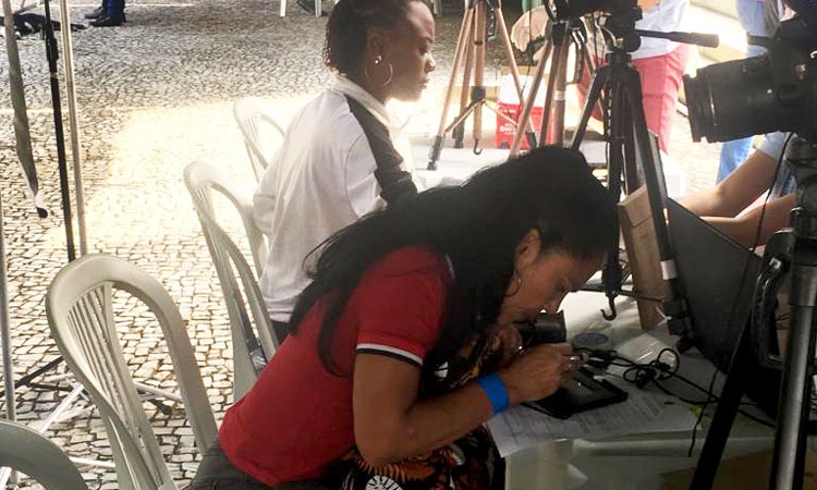 Público fazendo seu registro civil