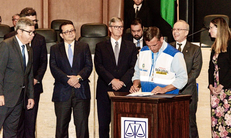 Oito representantes de órgãos do Governo do Estado participam de assinatura de termo de cooperação técnica do Centro de Atendimento Integrado à Pessoas em Situação de Rua