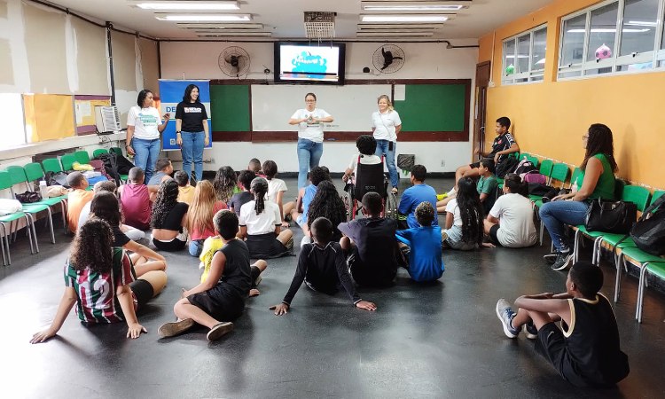 Crianças em sala de aula