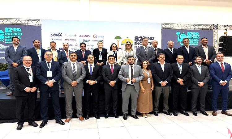 Presidentes dos Detrans posam para foto oficial do evento